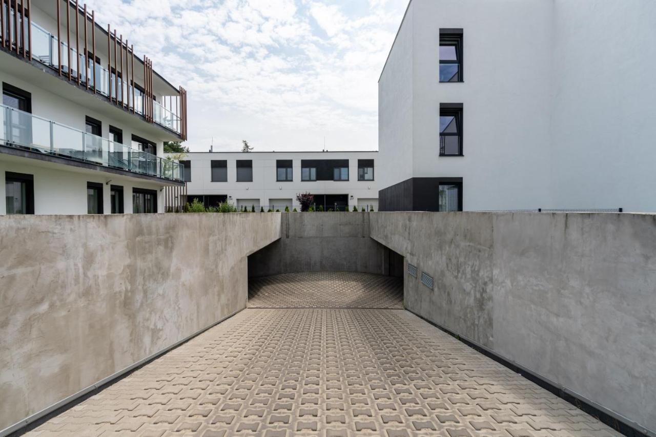 Modern Apartment With Balcony & Free Garage Poznan By Noclegi Renters 외부 사진